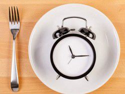 Чтобы улучшить здоровье, следует изменить время ужина?