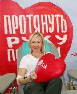 Фигуристка Мария Бутырская поддержала первый совместный в 2014 г. День донора в LG и Эльдорадо