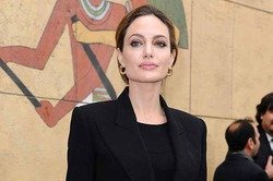 Анджелина Джоли стала кавалерственной дамой