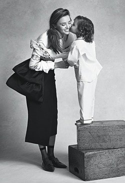 Миранда Керр впервые приняла участие в фотосессии вместе с сыном