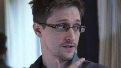 Сноуден выучил русский и просит политическое убежище