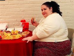 Толстые люди оказались способны склонять окружающих к перееданию