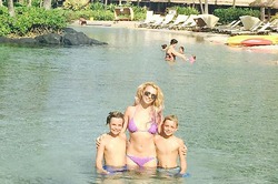 Бритни Спирс похвасталась фигурой в купальнике