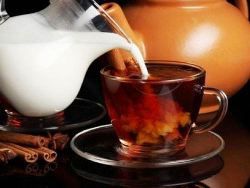 Чай с молоком может помочь сохранить белизну зубов