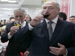 На какое "пьяное" место ведет страну Лукашенко?