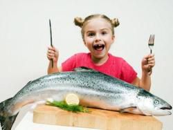 Жирная рыба защищает детей от аллергического ринита