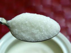 Россияне потребляют в полтора раза больше сахара, чем нужно