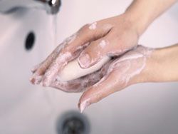 Ученые: антибактериальное мыло бесполезно и даже вредно