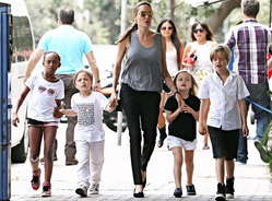 Анджелина Джоли призналась, что не хотела иметь детей