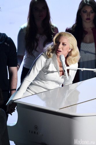 Леди Гага не выиграла «Оскар», но заставила плакать зал