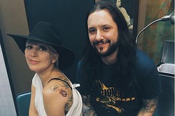 Леди Гага сделала тату, чтобы поддержать всех жертв насилия