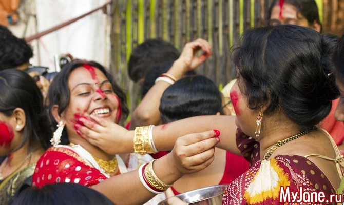 В Индии начался фестиваль красок Холи